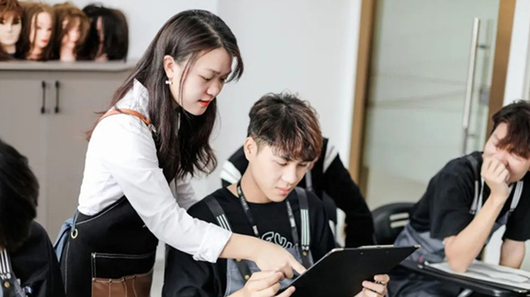 百美汇师资力量