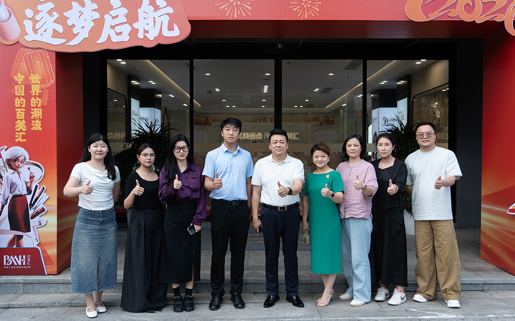湖南省美协会长一行莅临我校参观指导